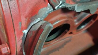 農業機械修理溶接　鋳物割れ