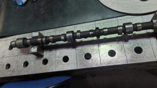 カムシャフト肉盛り　カムシャフト修理